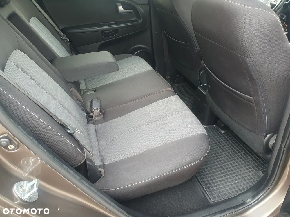 Kia Venga 1.4 M - 11