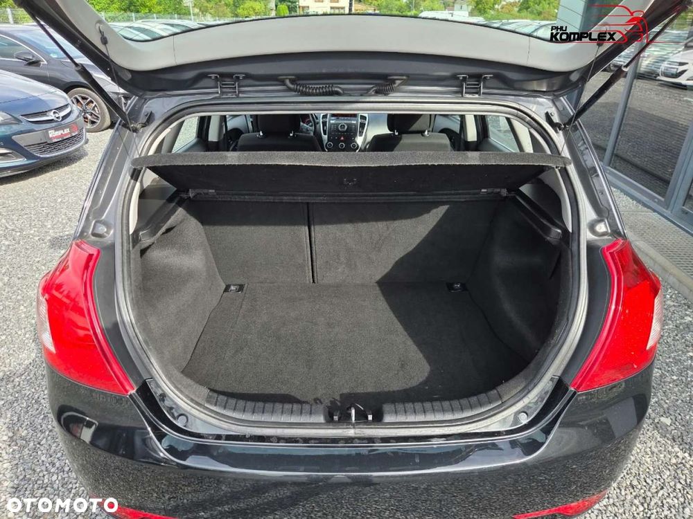 Kia Ceed - 10