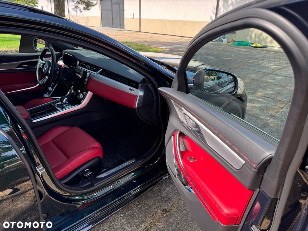 Jaguar XF 2.0 P300 AWD R-Dynamic Black - 11