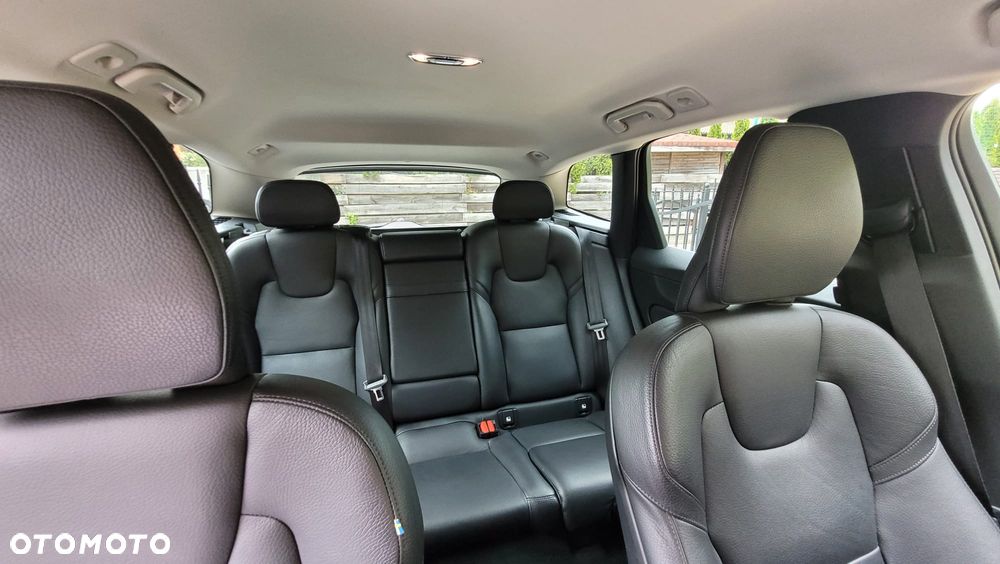 Volvo XC 60 D4 Momentum Pro - 25