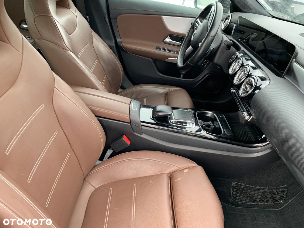 Mercedes-Benz CLA 250 4Matic 7G-DCT - 9