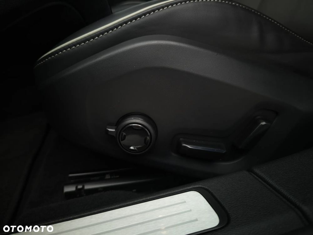 Volvo V60 B4 D Ultimate Dark - 14