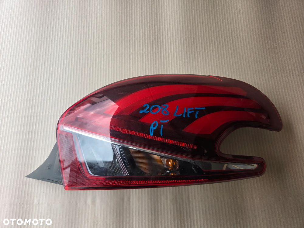 Lampa tylna prawa Peugeot 208 I LIFT - 2