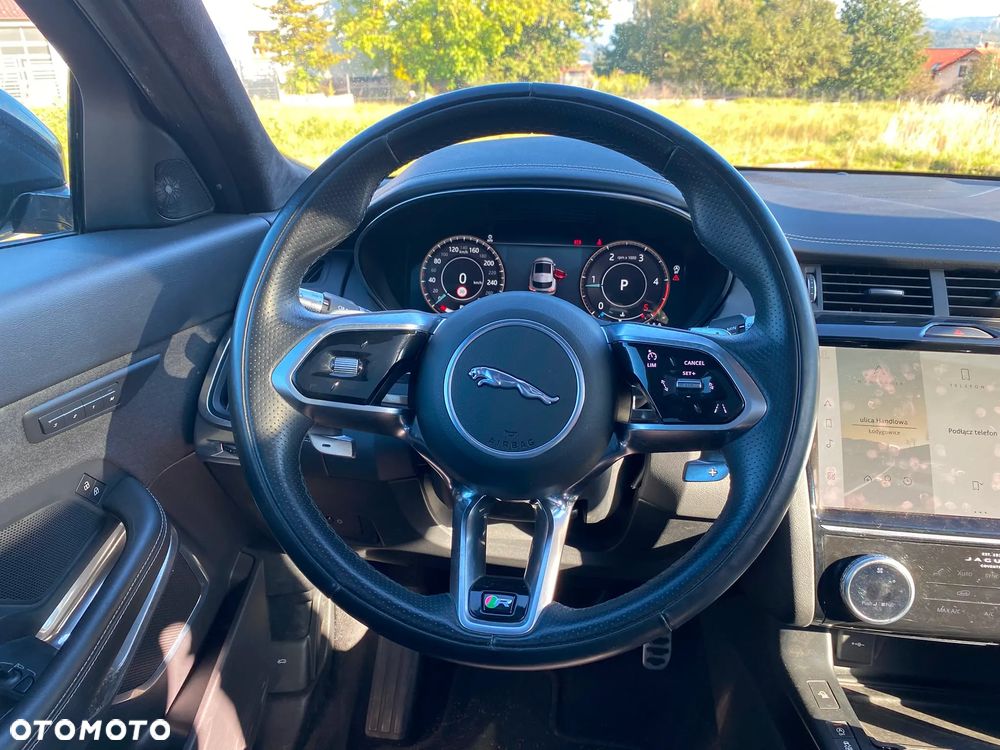 Jaguar E-Pace 2.0 D200 mHEV AWD R-Dynamic Black - 16
