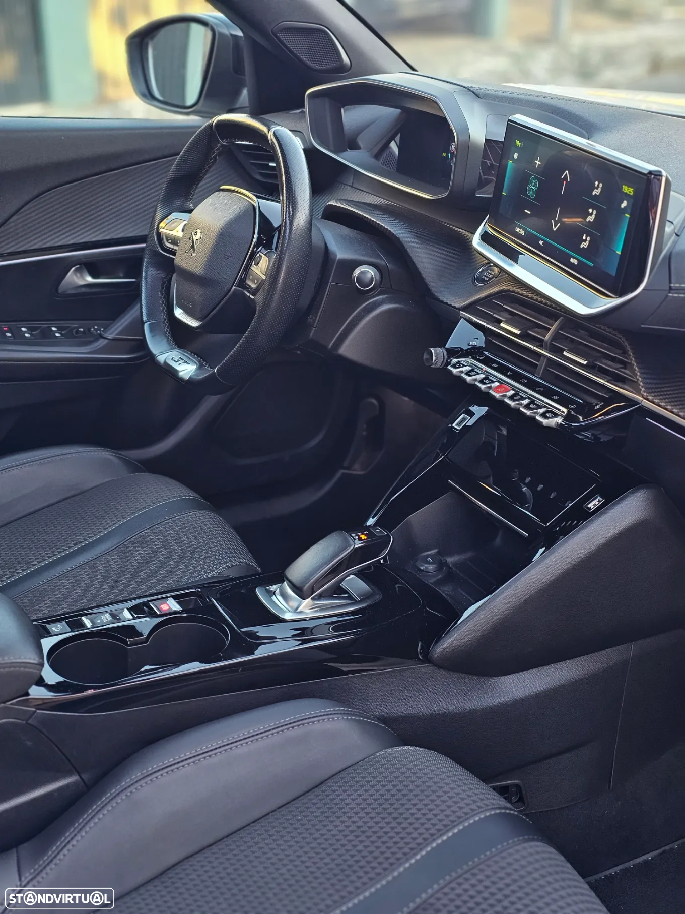 Peugeot e-2008 50 kWh GT - 10