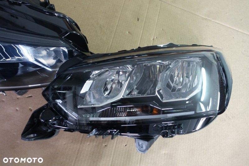 LAMPA LEWY PRAWY PRZÓD PEUGEOT 208 II LED 19r.- - 2