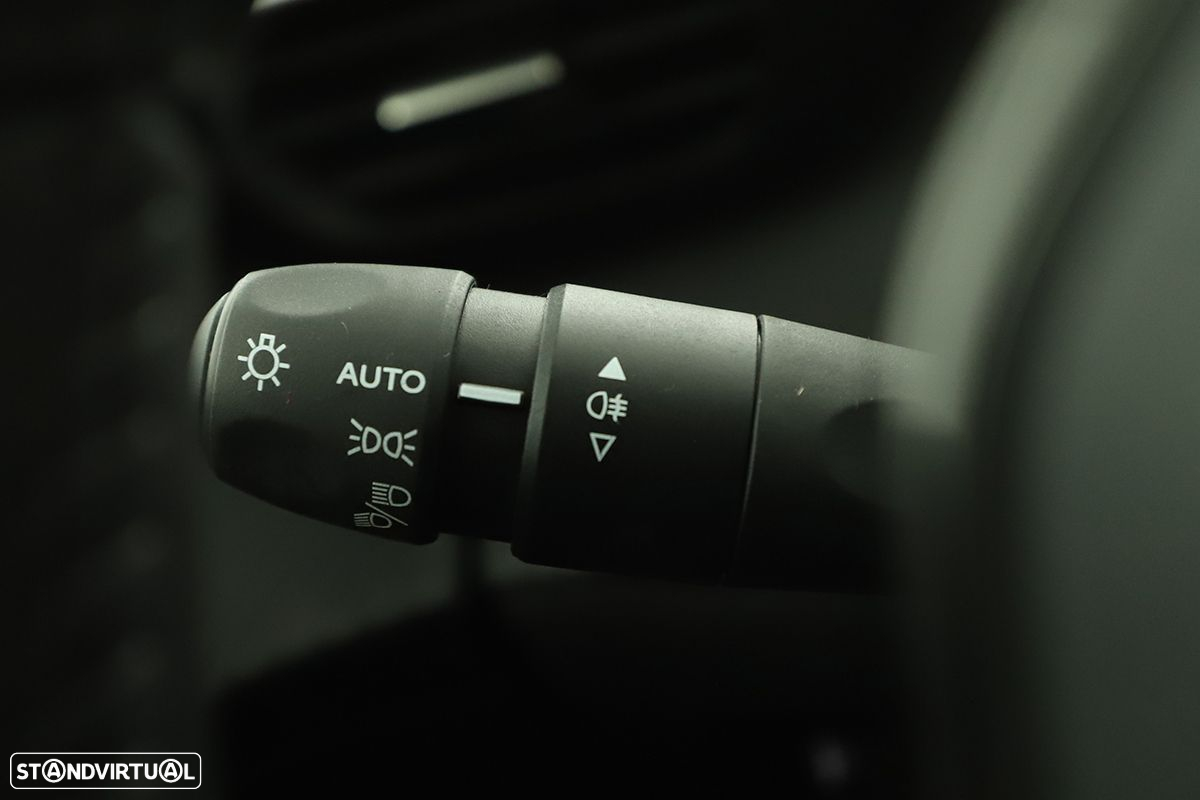 Peugeot 2008 1.2 PureTech Allure - 18