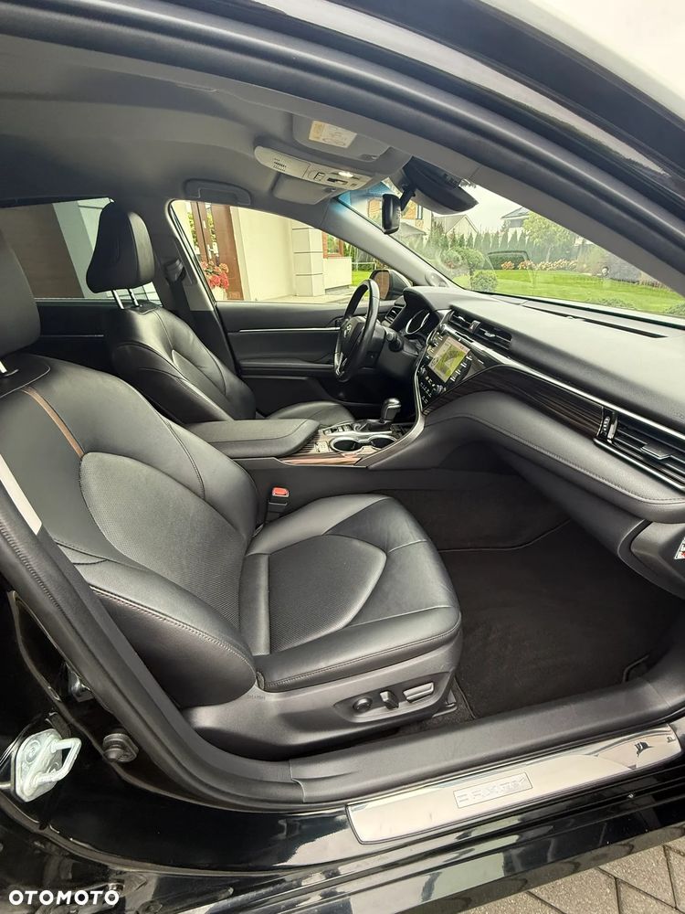 Toyota Camry 2.5 Hybrid Executive CVT - 16