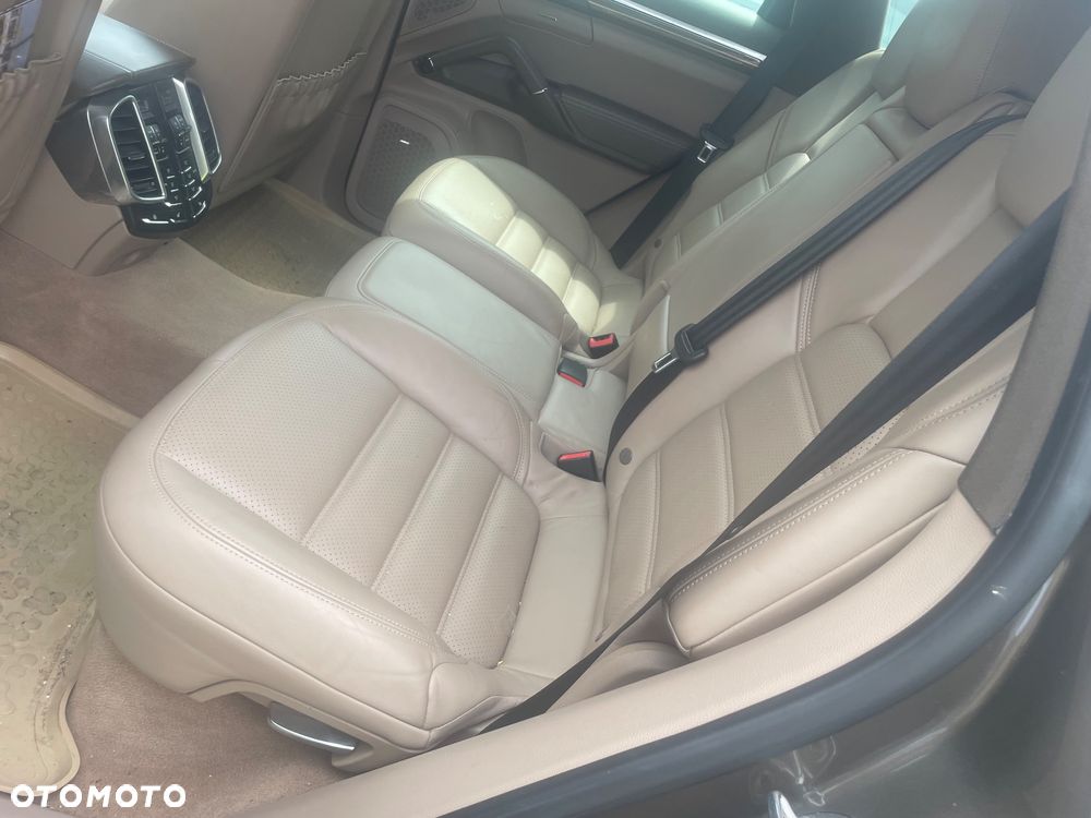 Porsche Cayenne Platinum Edition - 17