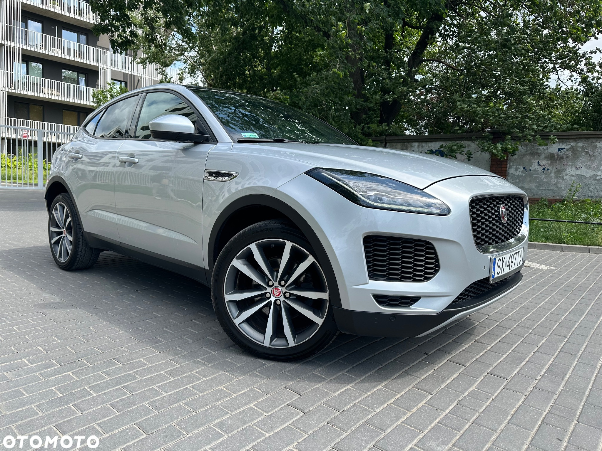 Jaguar E-Pace 2.0 i4D AWD R-Dynamic - 2