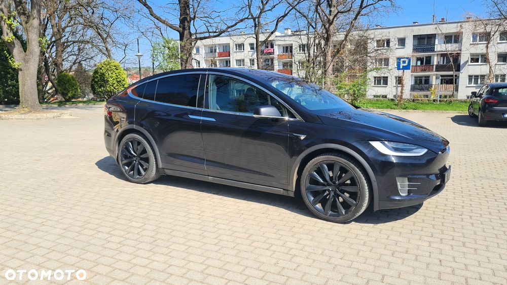 Tesla Model X - 16