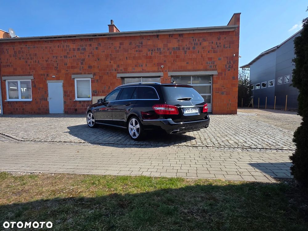 Mercedes-Benz E-Class 2012 photo 4