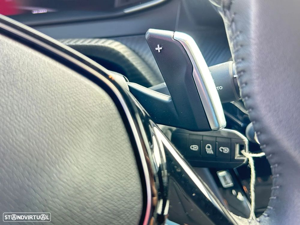 Peugeot 208 1.2 Hybrid Allure e-DCS6 - 32