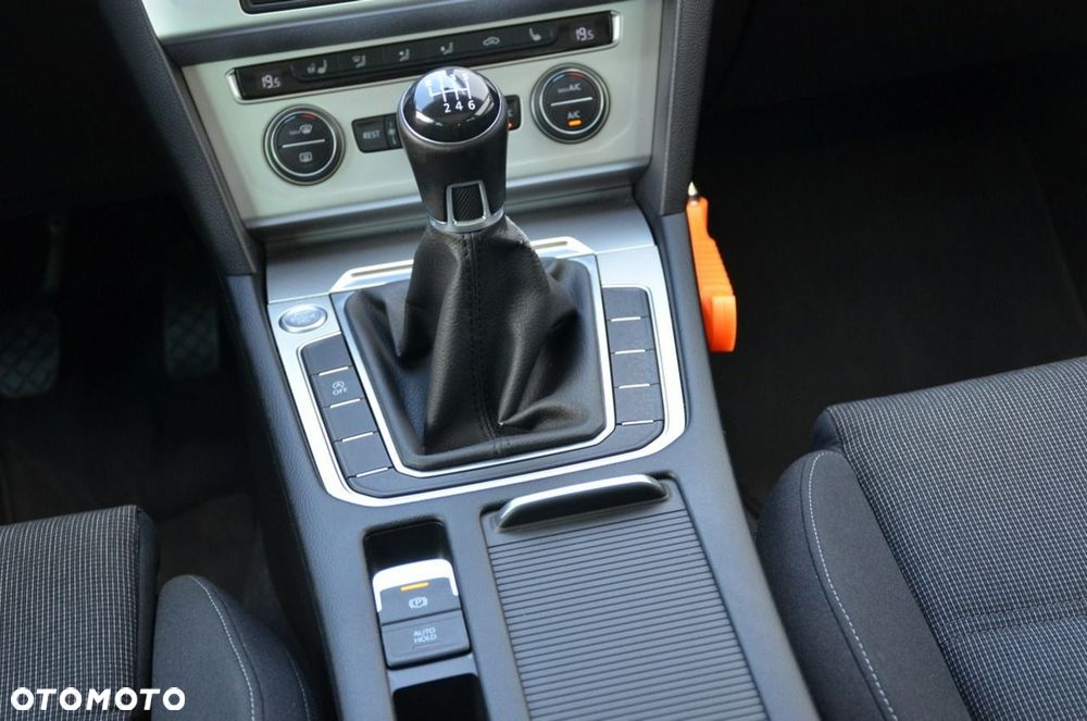 Volkswagen Passat - 36