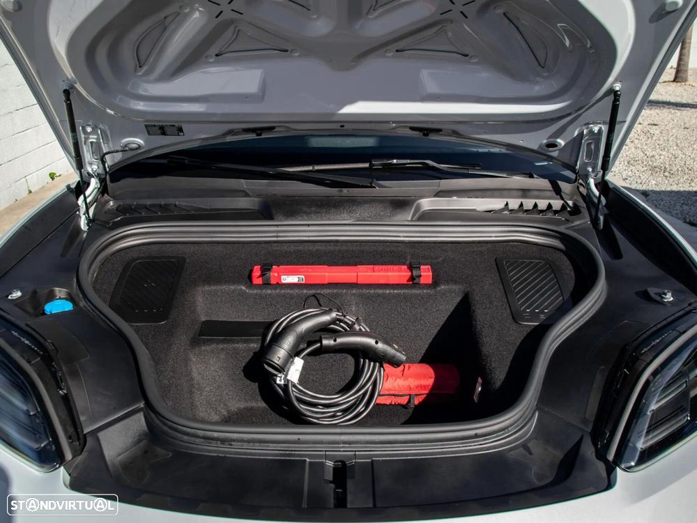 Porsche Macan Electric - 48