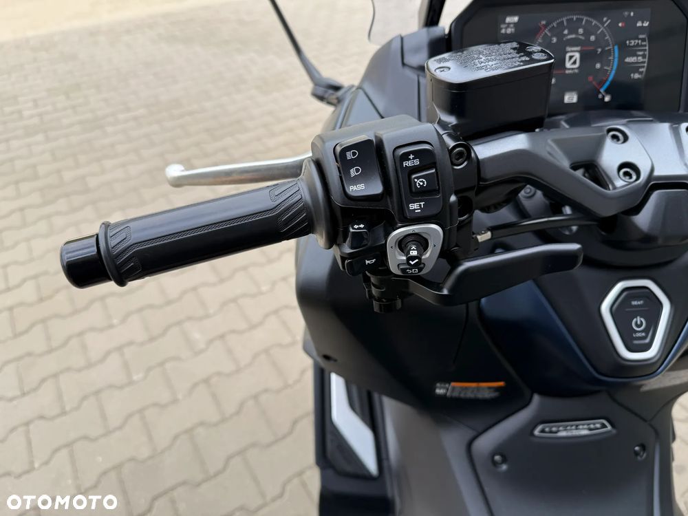 Yamaha Tmax - 14