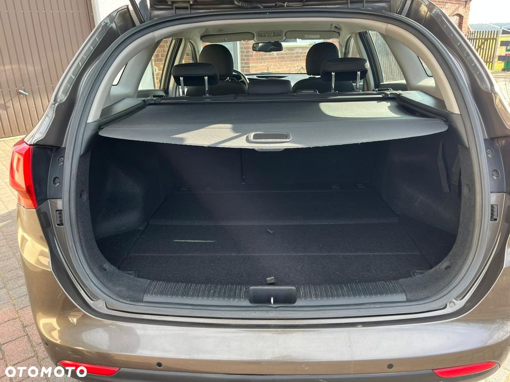 Kia Ceed 1.6 CRDi 128 Fifa World Cup Edition - 7