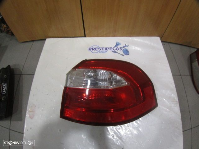 Farol Tras 924021W2 924021W2R KIA RIO 3 FASE 1 2013 1.4CRDI 90CV 3P CASTANHO ESCURO DRT ORIGINAL - 1