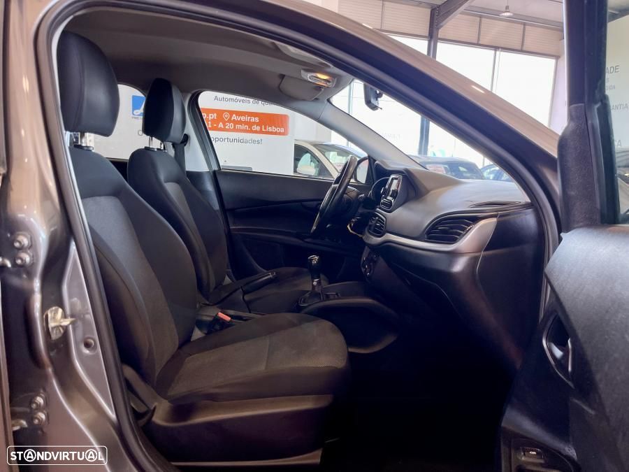 Fiat Tipo Station Wagon 1.3 M-Jet Lounge - 23