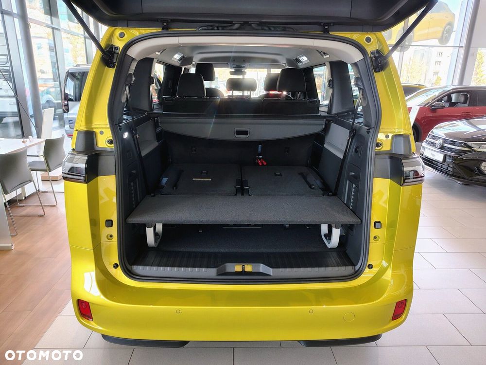 Volkswagen ID. Buzz Pro z długim rozstawem osi silnik: 210 kW (286 KM) 86 kWh / skrzynia biegów: Automatyczna 1 biegowa rozstaw osi: 3239 mm - 10