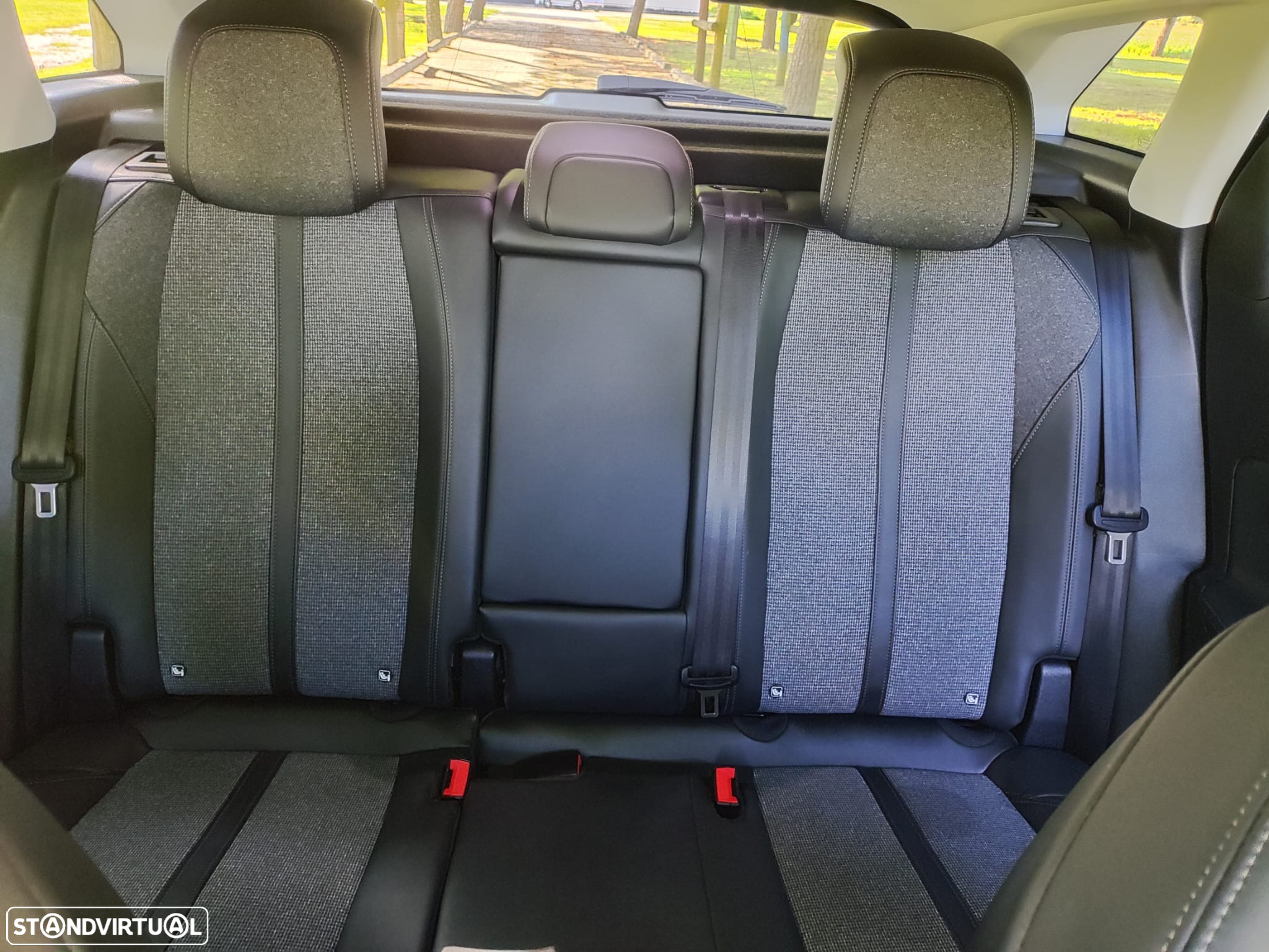Peugeot 3008 1.5 BlueHDi Allure EAT8 - 29