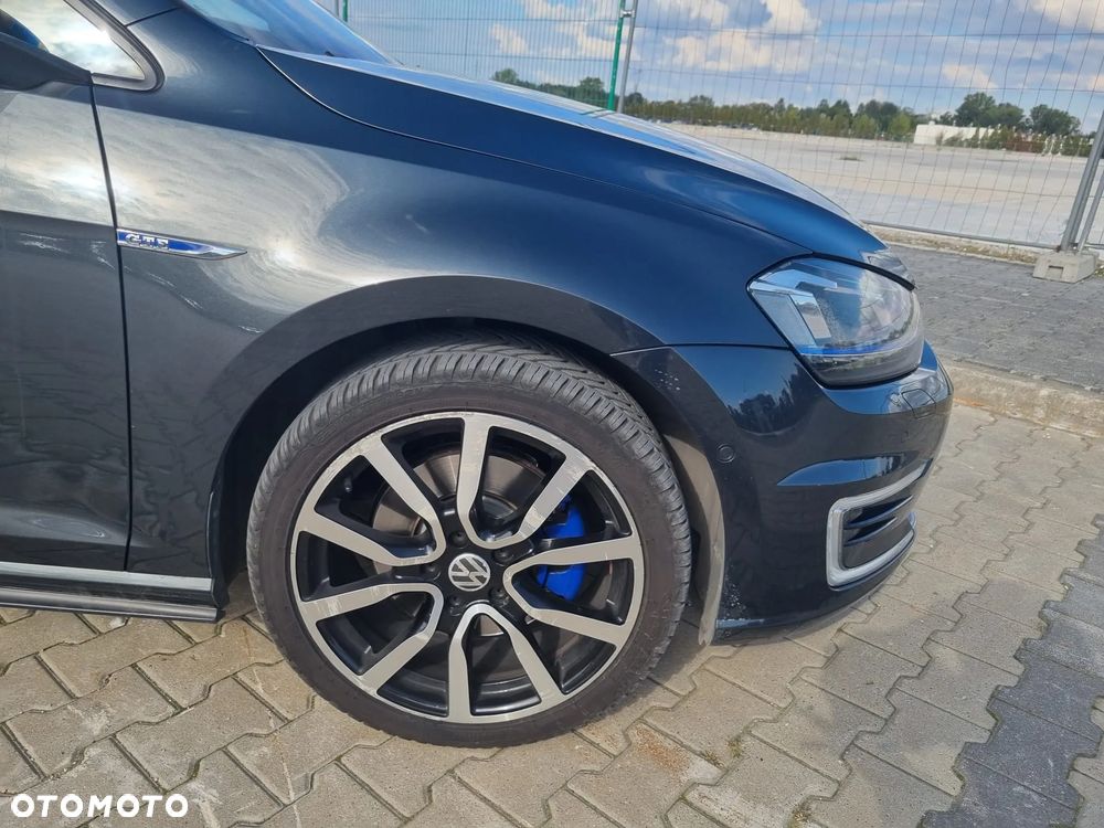Volkswagen Golf - 10