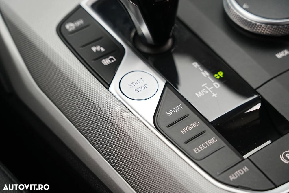 BMW Seria 3 330e xDrive Aut. Sport Line - 33