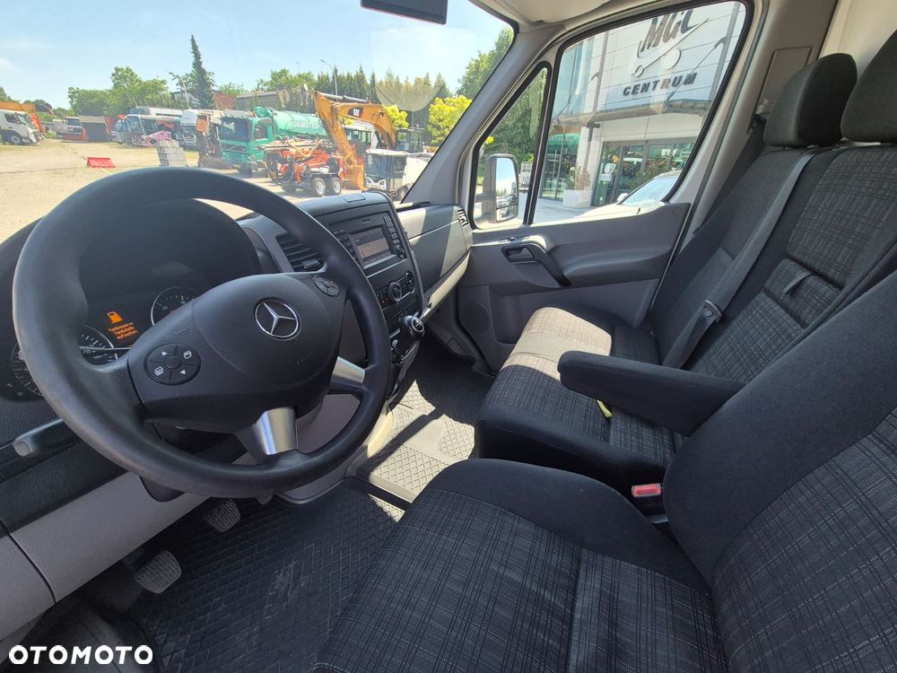 Mercedes-Benz Sprinter 316 CDi / KONTENER / NAJWIĘKSZY / PNEUMATYKA TYŁ / WINDA 750KG NA PILOT / BEZWYPADKOWY / SERWISOWANY / KLIMATYZACJA / KAMERA COFANIA / EURO 5 - 26