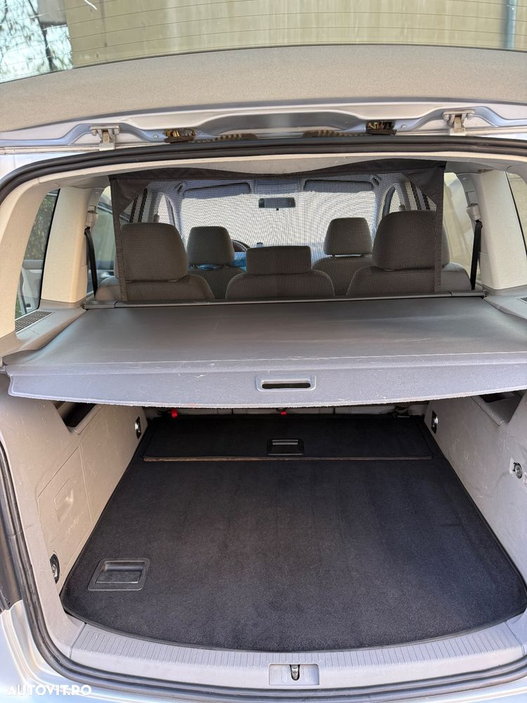 Volkswagen Touran 1.9 TDI DPF Conceptline DSG - 16