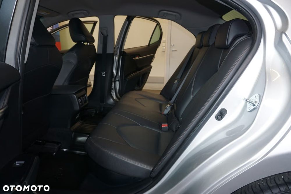 Toyota Camry Executive - 23
