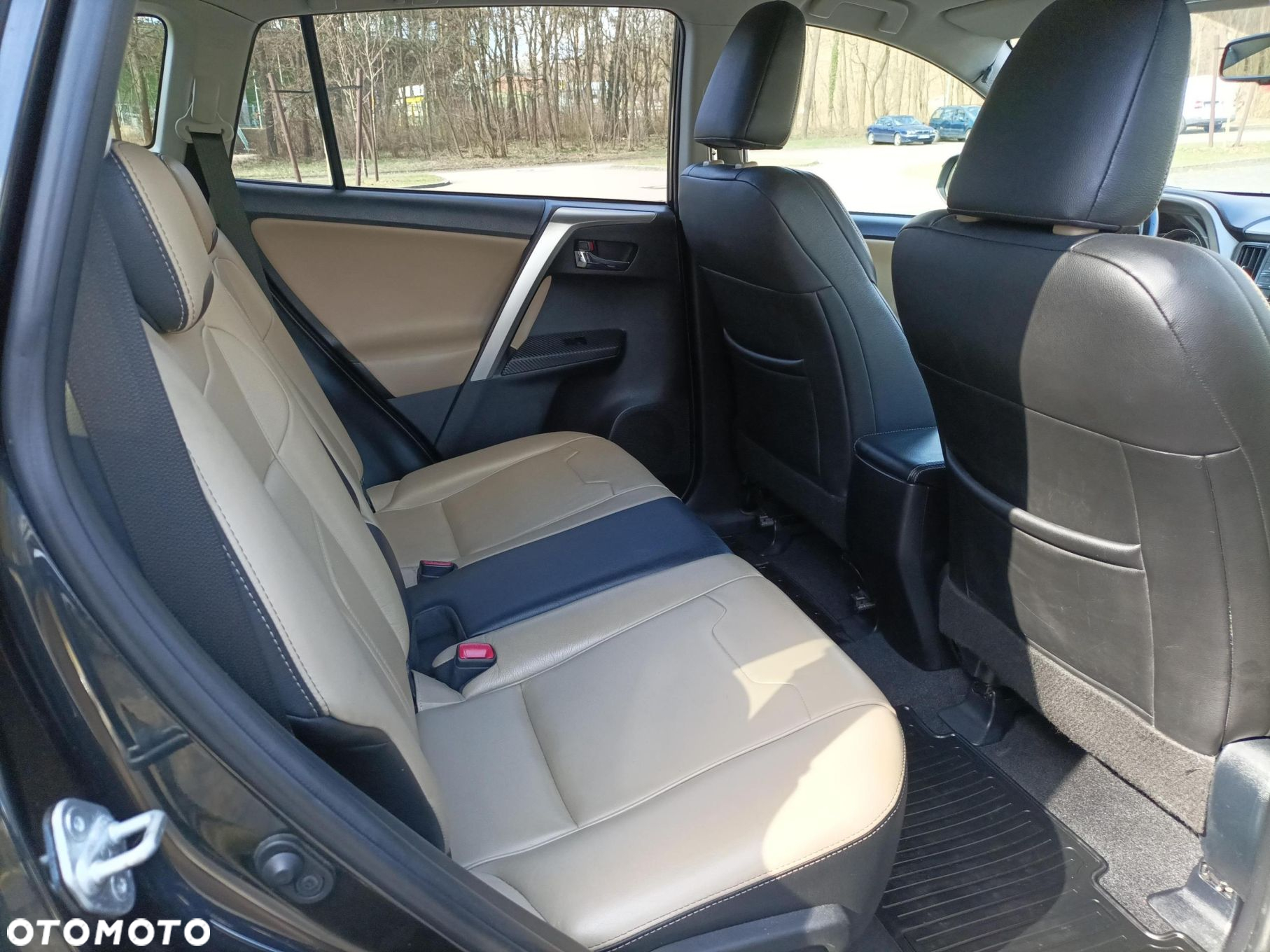 Toyota RAV4 - 10