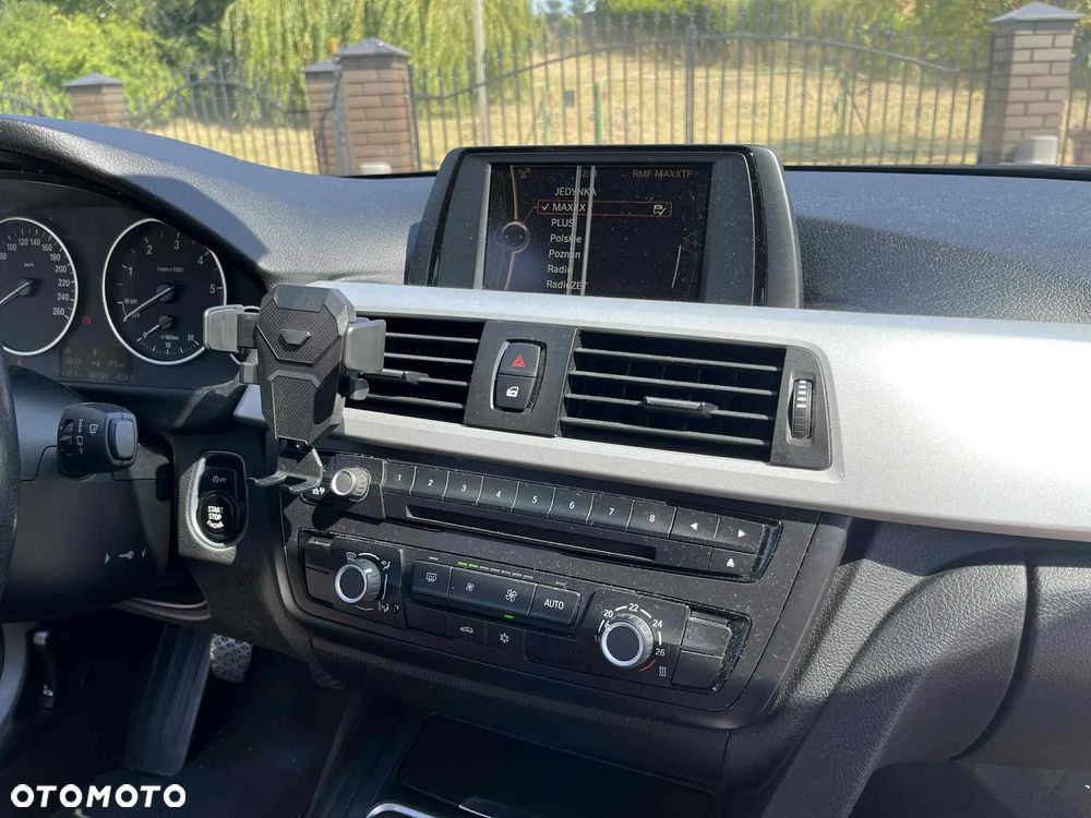 BMW Seria 3 318d Sport Line - 22