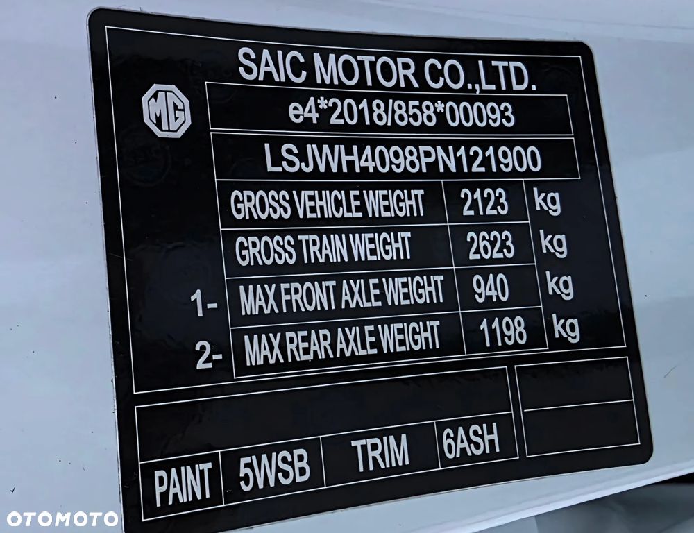 MG 4 Luxury 64 kWh - 32