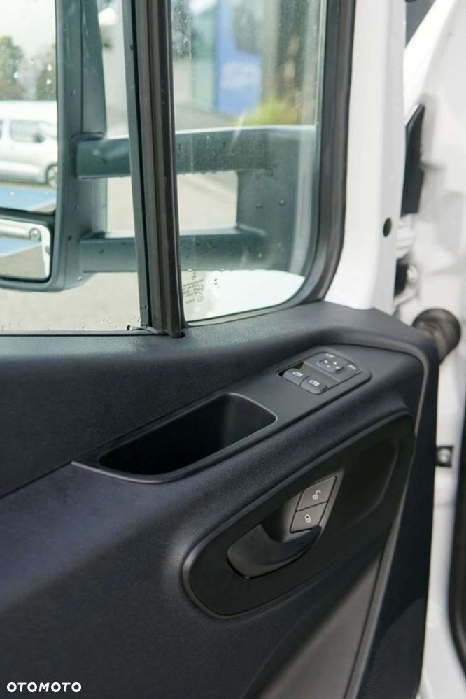 Mercedes-Benz Sprinter - 19