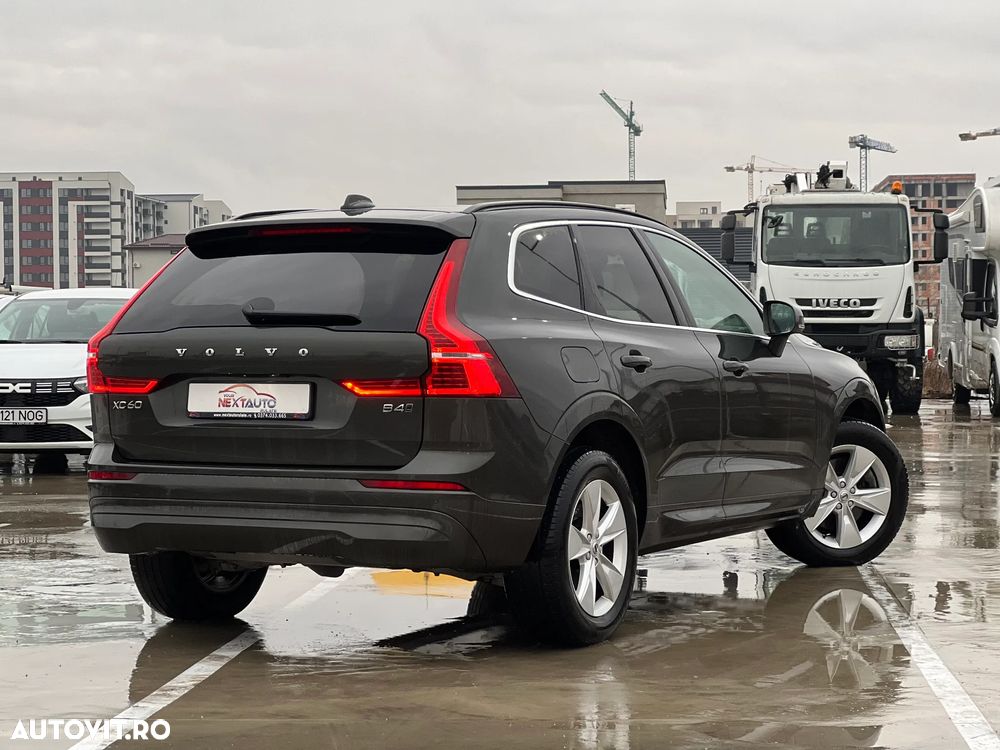 Volvo XC 60 B4 D AWD Geartronic Momentum Pro - 3