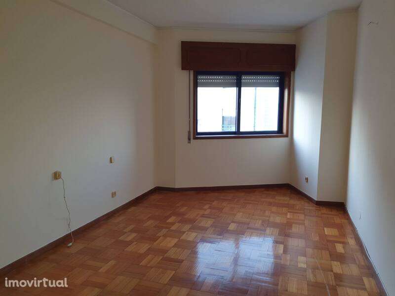 Apartamento T2 em Oliveira do Douro com 5% de rendimento - Grande imagem: 5/17