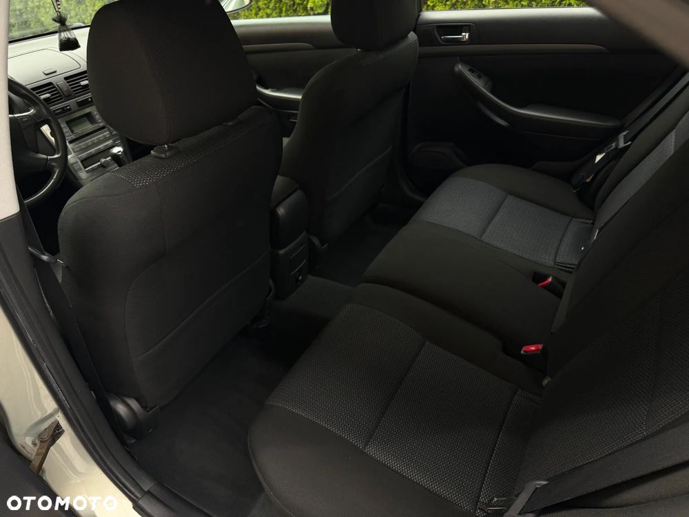 Toyota Avensis 1.8 VVT-i Sol - 18