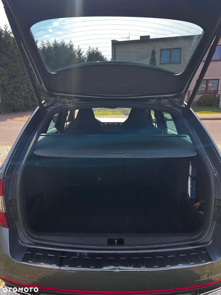 Skoda Octavia 2.0 TDI DSG RS - 28