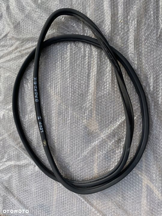 USZCZELKA KLAPY BAGAŻNIKA TYŁ SEAT LEON I - 1