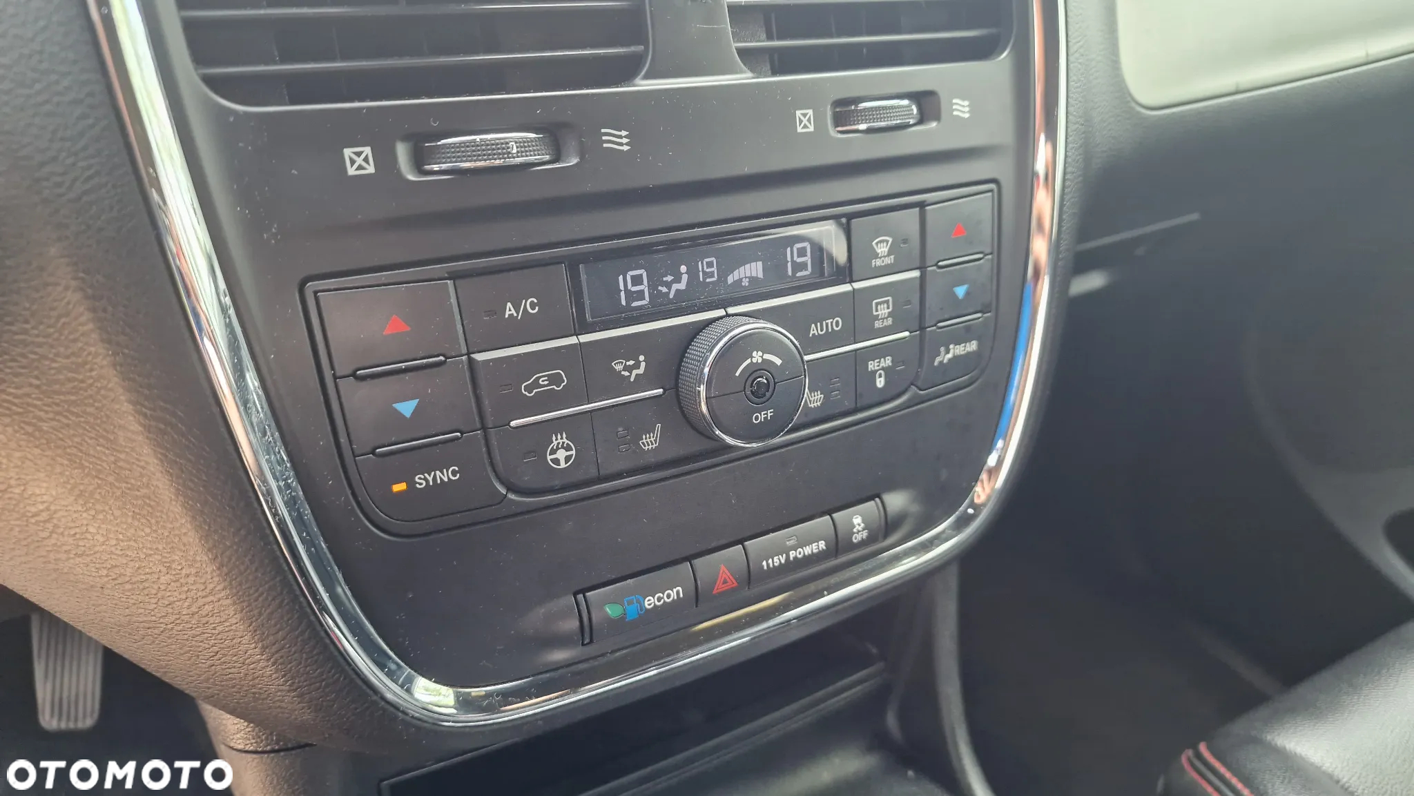 Dodge Grand Caravan - 17