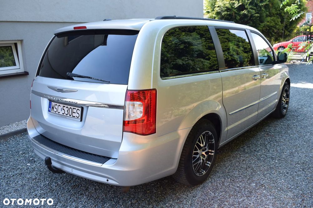 Chrysler Town & Country 3.6 Limited - 21