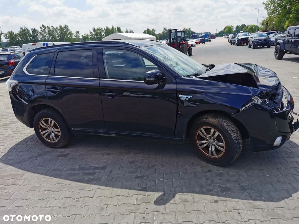 Mitsubishi Outlander Intense + - 6