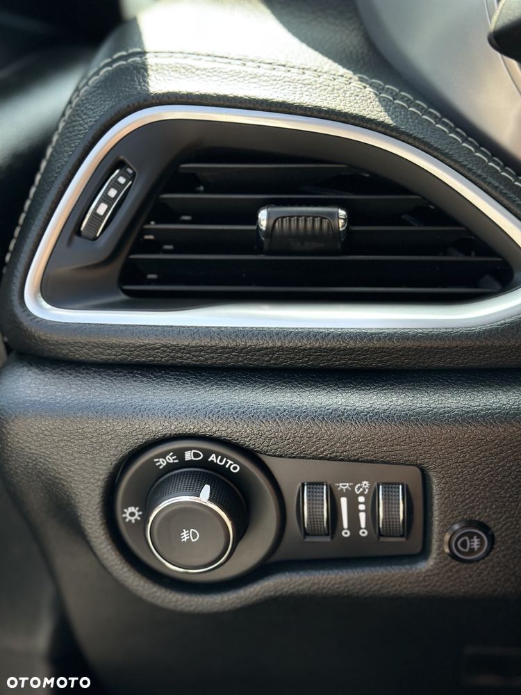 Chrysler Pacifica - 24