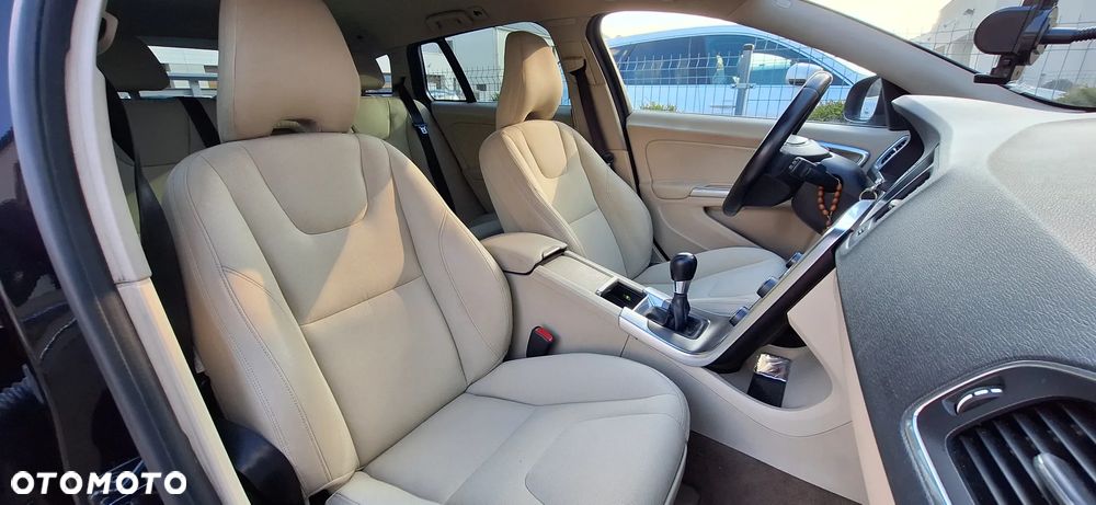Volvo V60 D3 Momentum - 13