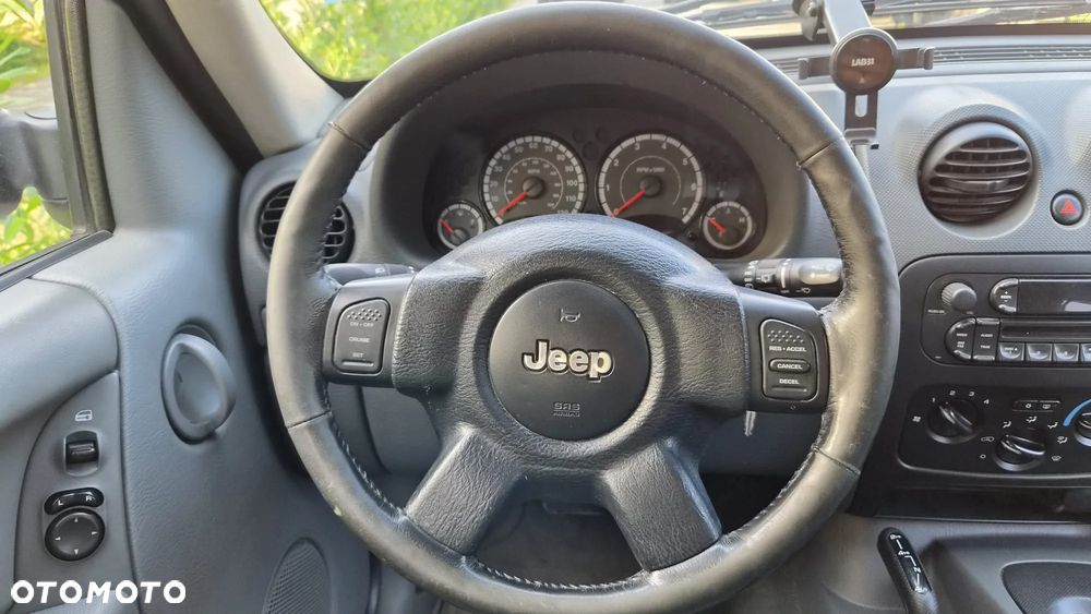 Jeep Liberty - 17