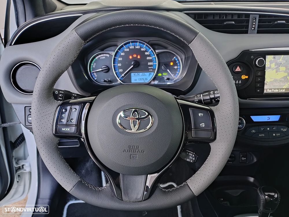 Toyota Yaris 1.5 HSD Comfort +P.Style+P.Techno — fotografia 41