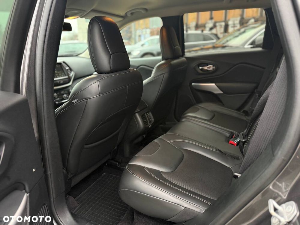 Jeep Cherokee - 20