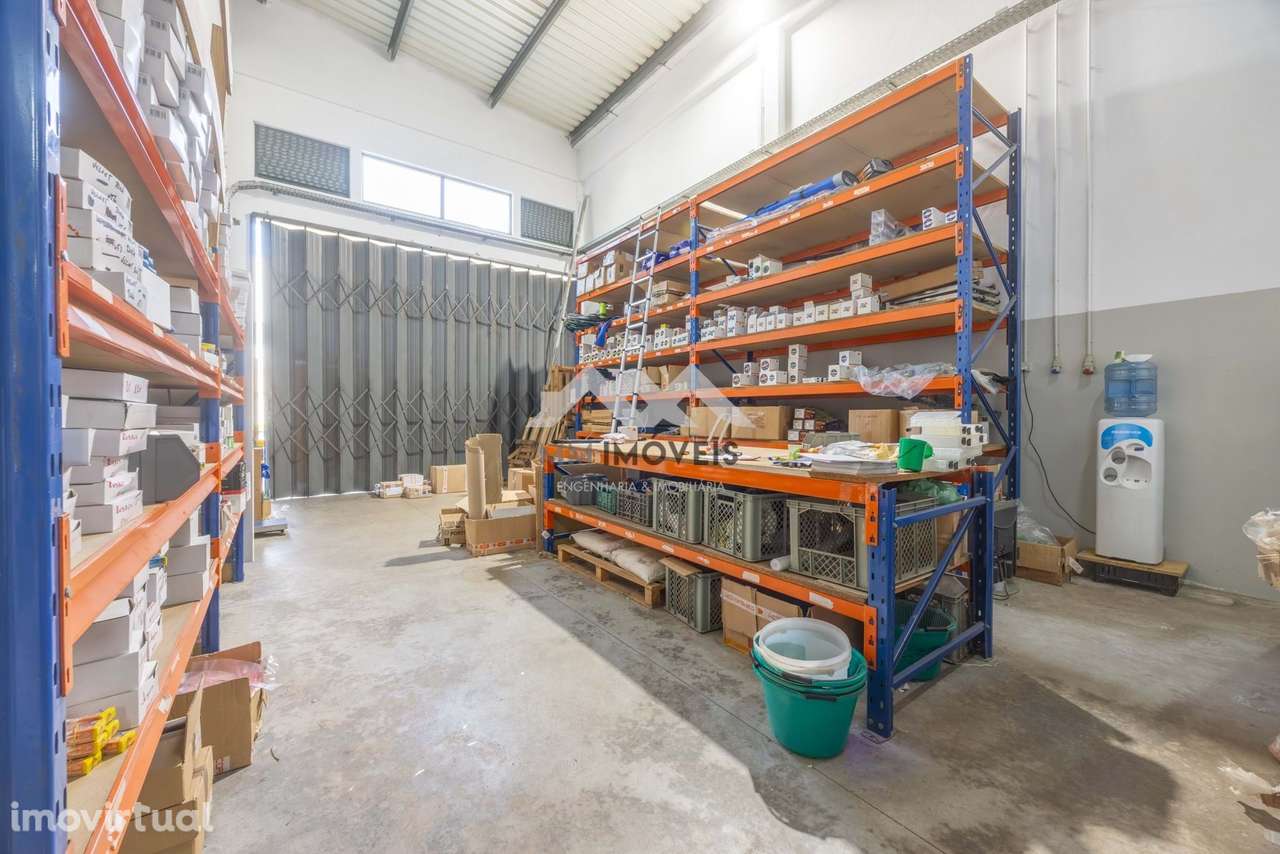 Armazém com 458,8 m² | Dois pisos | Excelente localização | Ermesinde - Grande imagem: 4/15