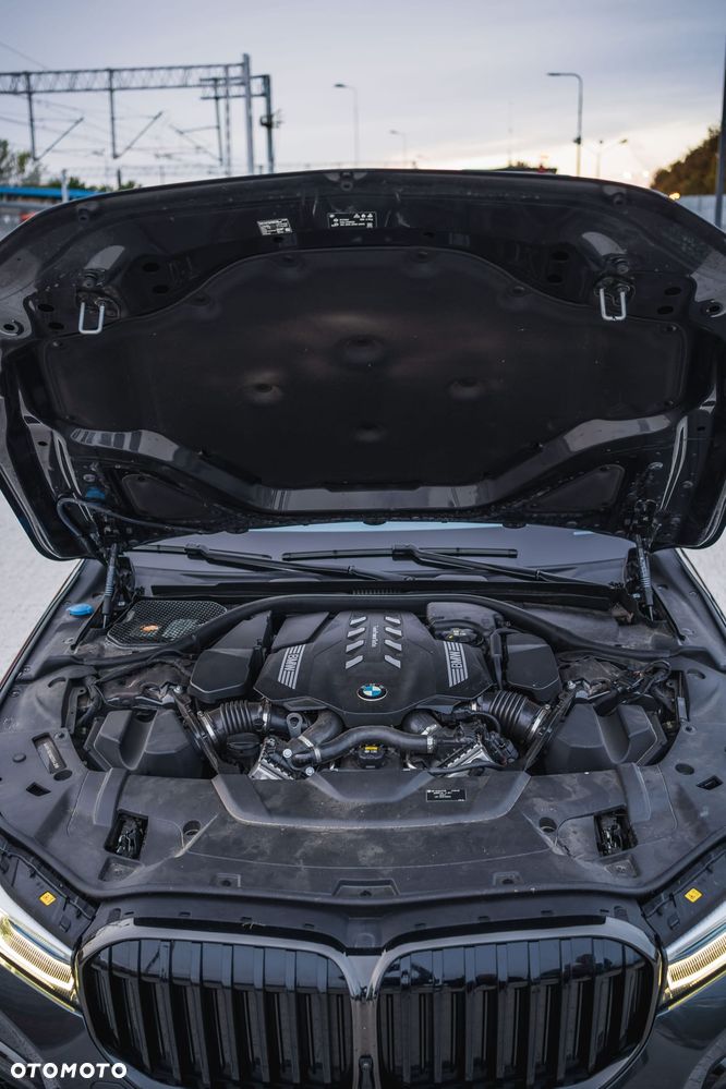 BMW Seria 7 750i xDrive - 12