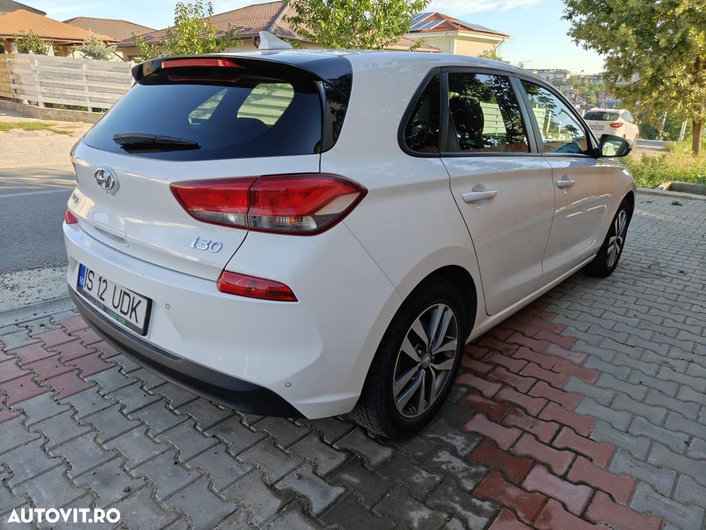 Hyundai i30 1.4 100CP 5DR M/T Highway+ - 4